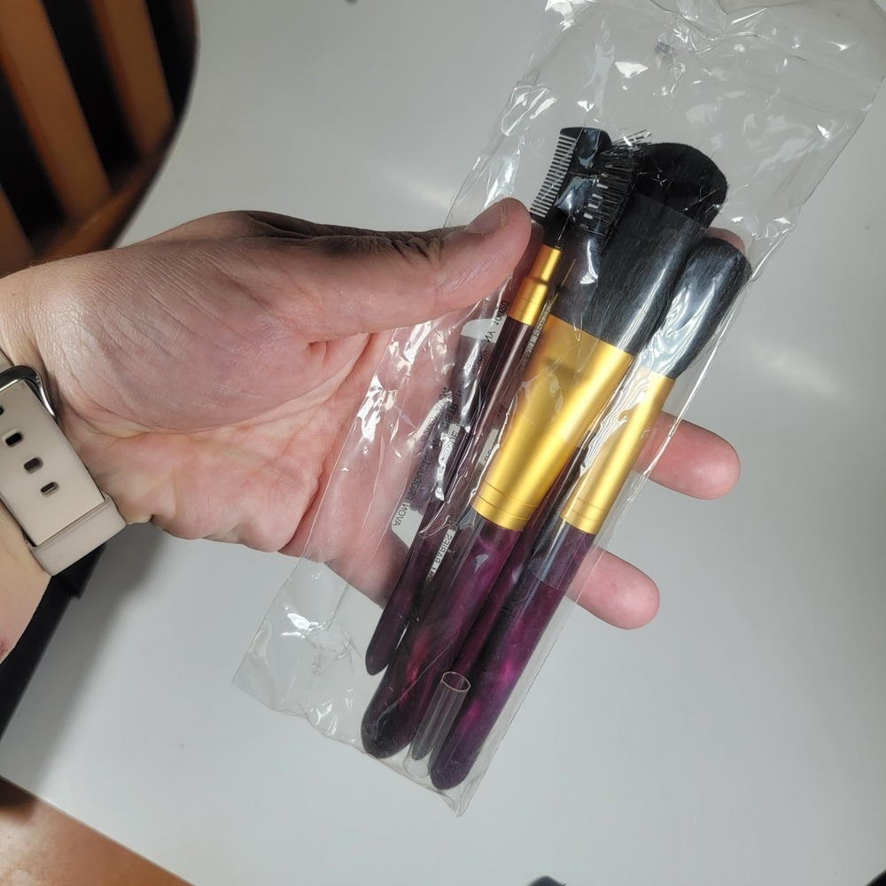 Avon Makeup Brush Set Unused  4 Brushes Blush‎ Lips Brows